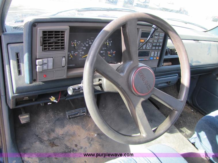 image for item 8513 1993 GMC Sierra C1500 SL pickup truck