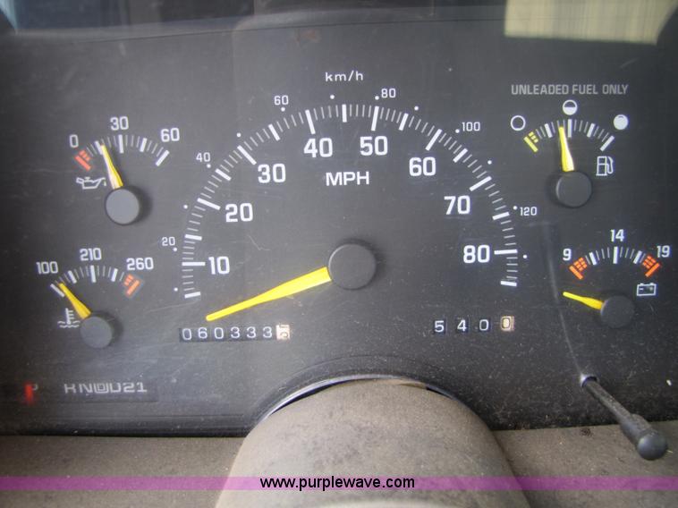 image for item 8513 1993 GMC Sierra C1500 SL pickup truck