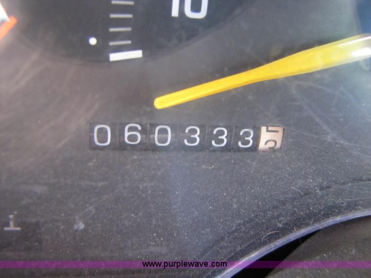 image for item 8513 1993 GMC Sierra C1500 SL pickup truck