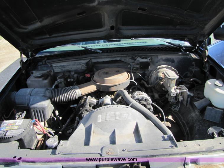 image for item 8513 1993 GMC Sierra C1500 SL pickup truck