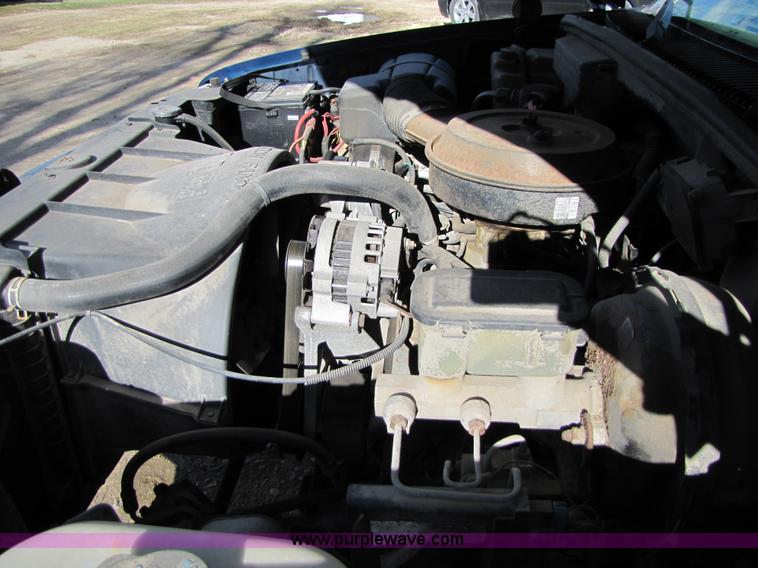 image for item 8513 1993 GMC Sierra C1500 SL pickup truck