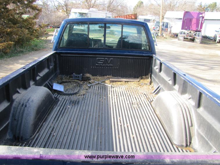 image for item 8513 1993 GMC Sierra C1500 SL pickup truck