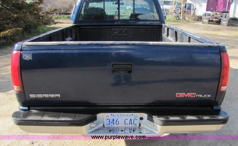 image for item 8513 1993 GMC Sierra C1500 SL pickup truck