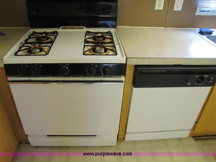 image for item 8540 2002 Schult/Oakwood modular home