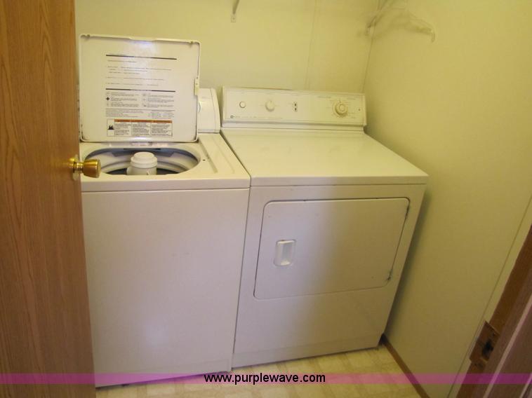 image for item 8540 2002 Schult/Oakwood modular home