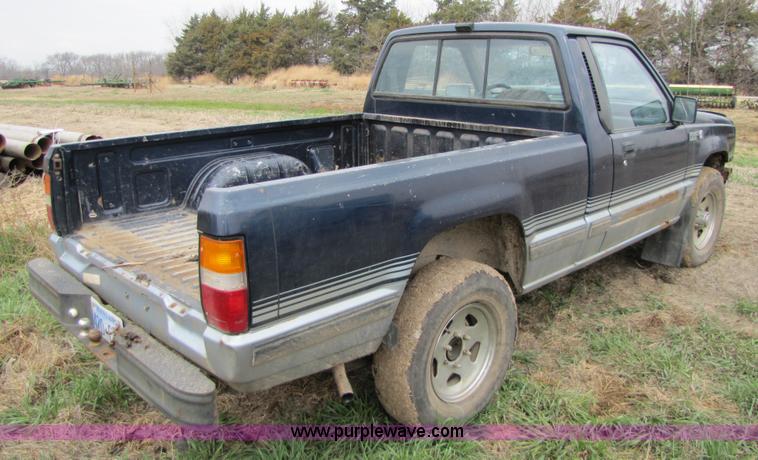 image for item 8551 1987 Dodge Ram D50 pickup truck