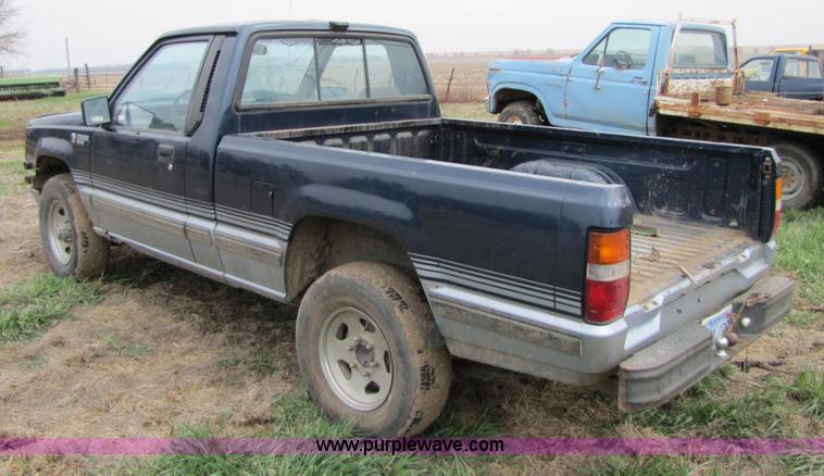 image for item 8551 1987 Dodge Ram D50 pickup truck
