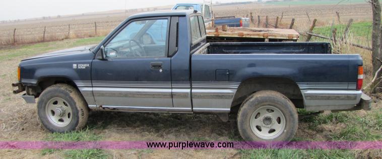 image for item 8551 1987 Dodge Ram D50 pickup truck