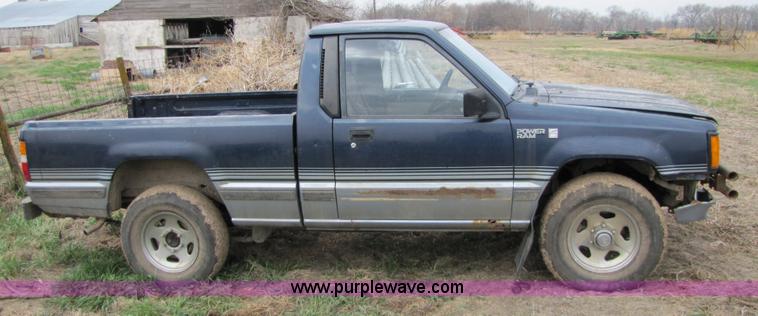 image for item 8551 1987 Dodge Ram D50 pickup truck