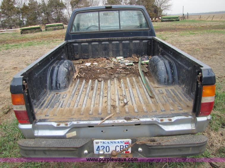 image for item 8551 1987 Dodge Ram D50 pickup truck