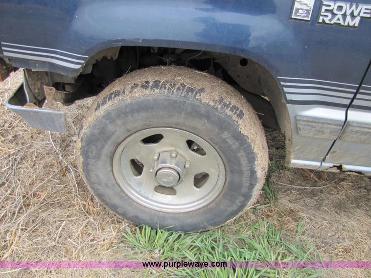 image for item 8551 1987 Dodge Ram D50 pickup truck