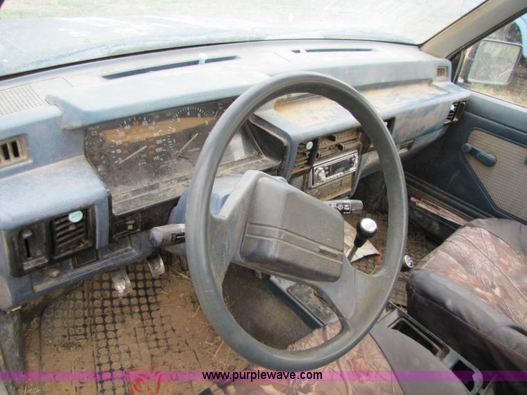 image for item 8551 1987 Dodge Ram D50 pickup truck