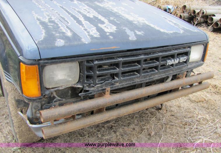 image for item 8551 1987 Dodge Ram D50 pickup truck