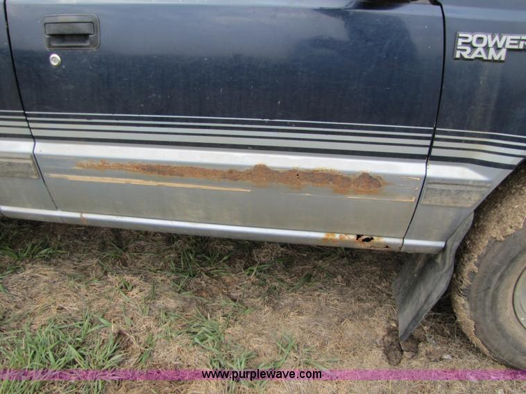 image for item 8551 1987 Dodge Ram D50 pickup truck