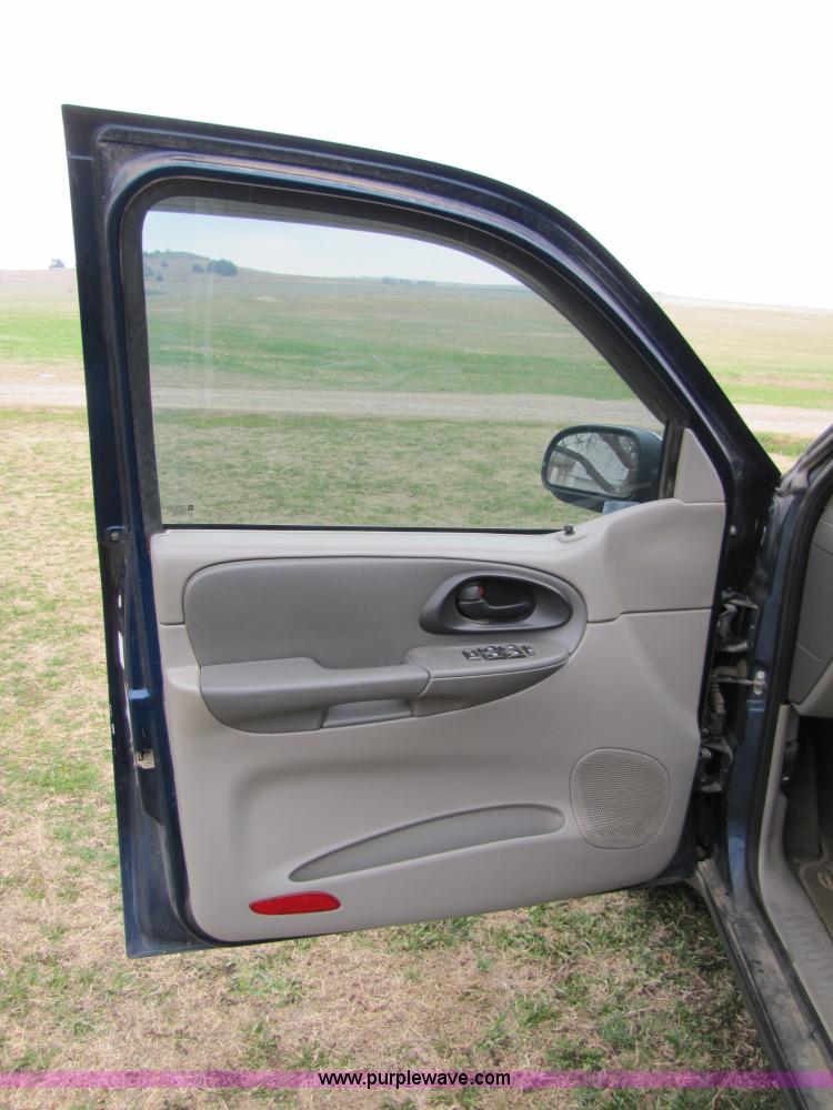 image for item 8747 2003 Chevrolet Trailblazer LS SUV