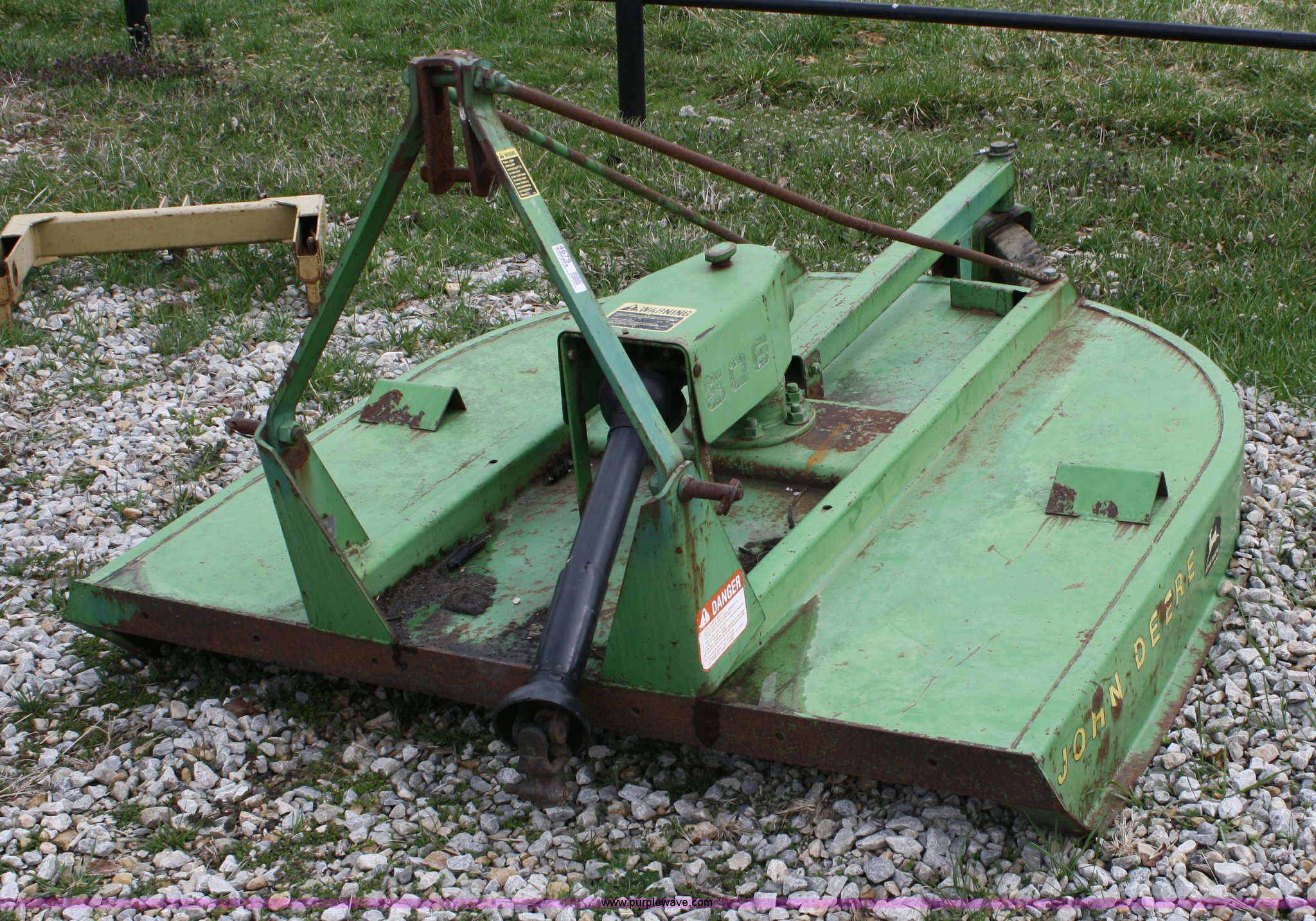 John Deere 506 5' rotary mower in Lawrence, KS Item 4679 sold Purple Wave