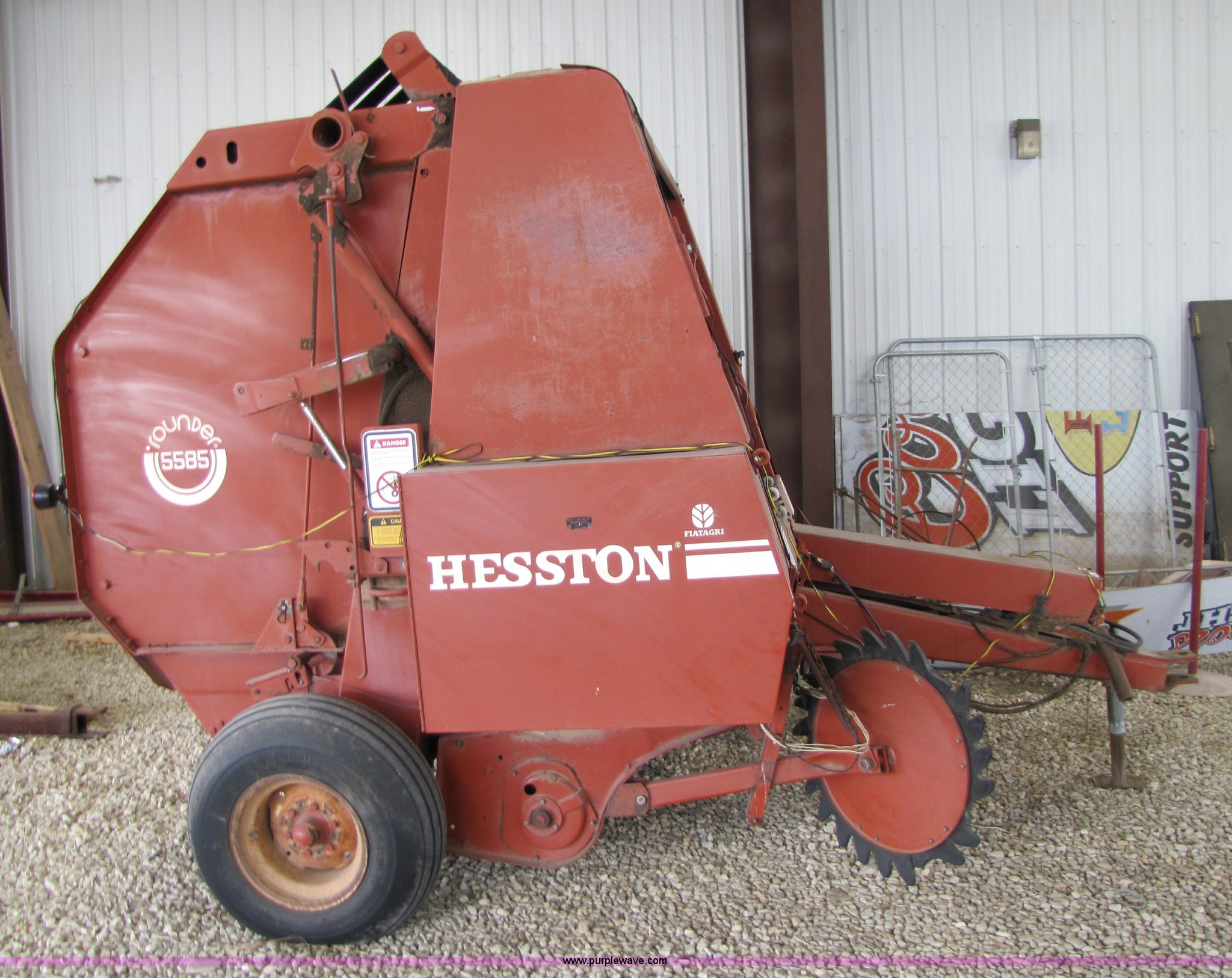 Hesston 5585 round baler in Manhattan, KS Item 8482 sold Purple Wave