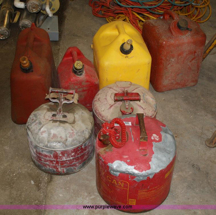 (7) assorted gas cans in Tonganoxie, KS Item 4644 sold Purple Wave