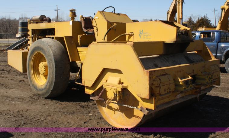 image for item 4791 Pettibone C-200 flat wheel combination roller vibratory compactor