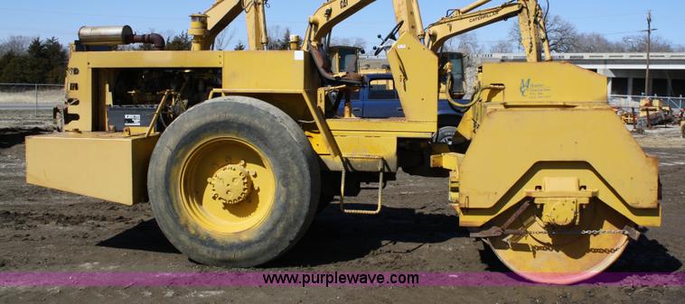 image for item 4791 Pettibone C-200 flat wheel combination roller vibratory compactor