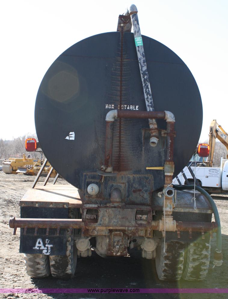 image for item 4792 1986 Ford L8000 water truck