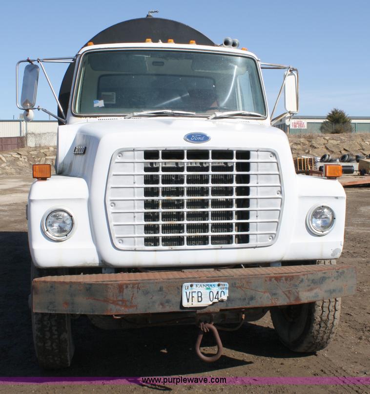 image for item 4792 1986 Ford L8000 water truck