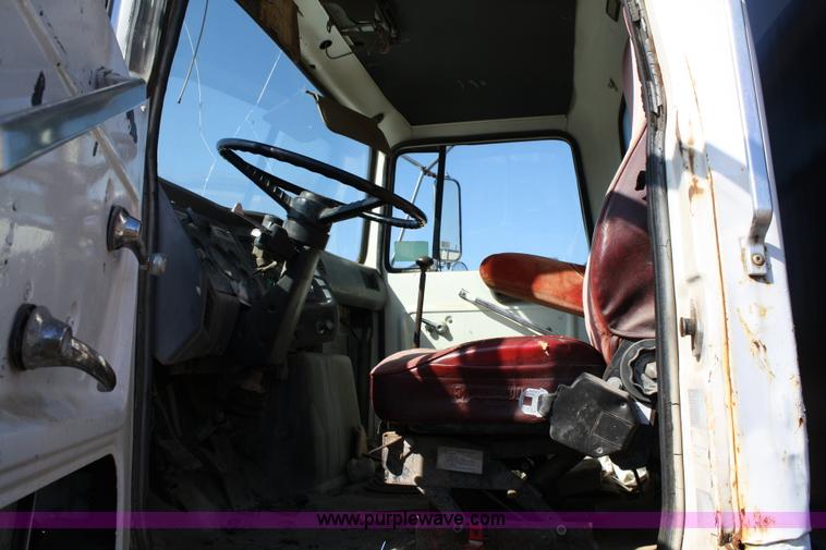 image for item 4792 1986 Ford L8000 water truck