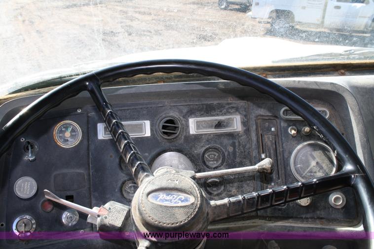 image for item 4792 1986 Ford L8000 water truck