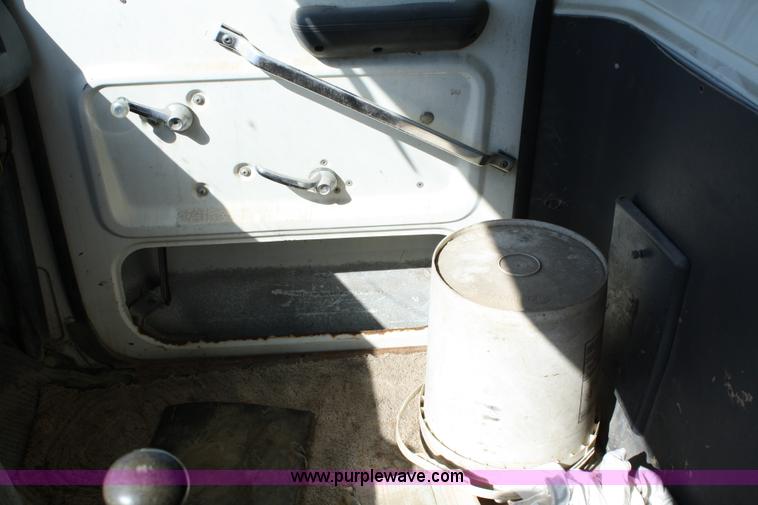 image for item 4792 1986 Ford L8000 water truck