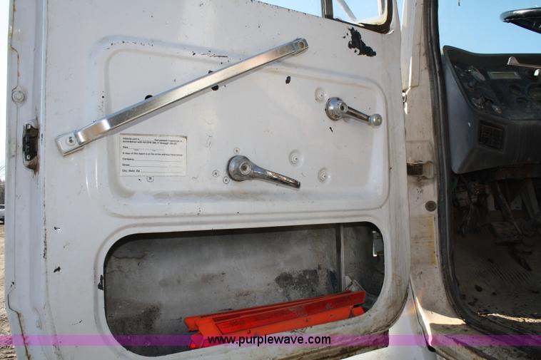 image for item 4792 1986 Ford L8000 water truck