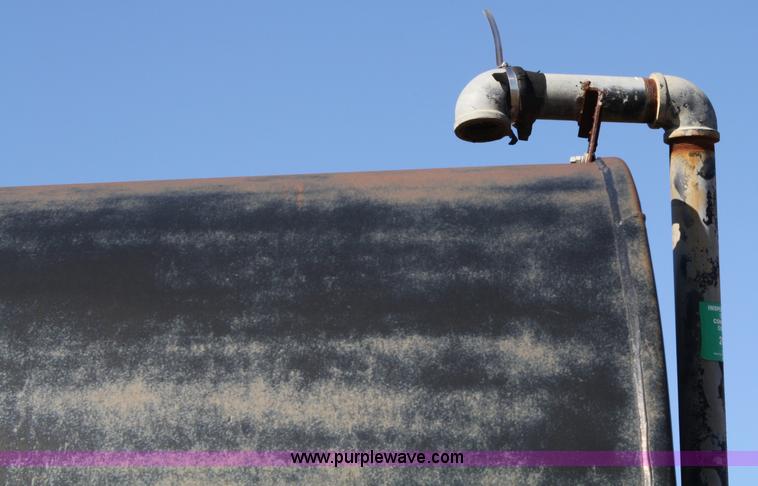 image for item 4792 1986 Ford L8000 water truck