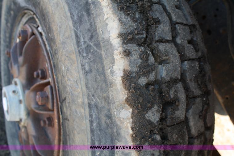 image for item 4792 1986 Ford L8000 water truck