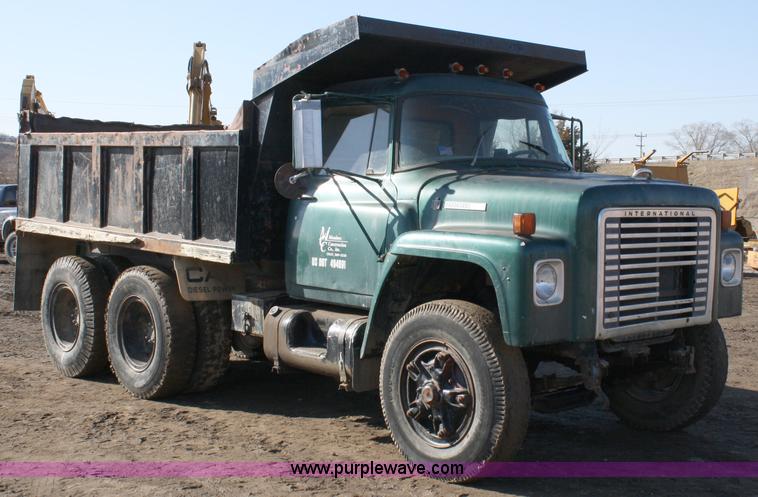 image for item 4793 1978 International Loadstar 1700 dump truck