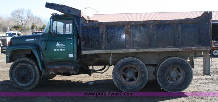 image for item 4793 1978 International Loadstar 1700 dump truck