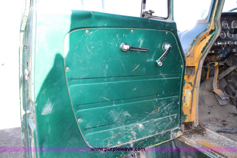 image for item 4793 1978 International Loadstar 1700 dump truck