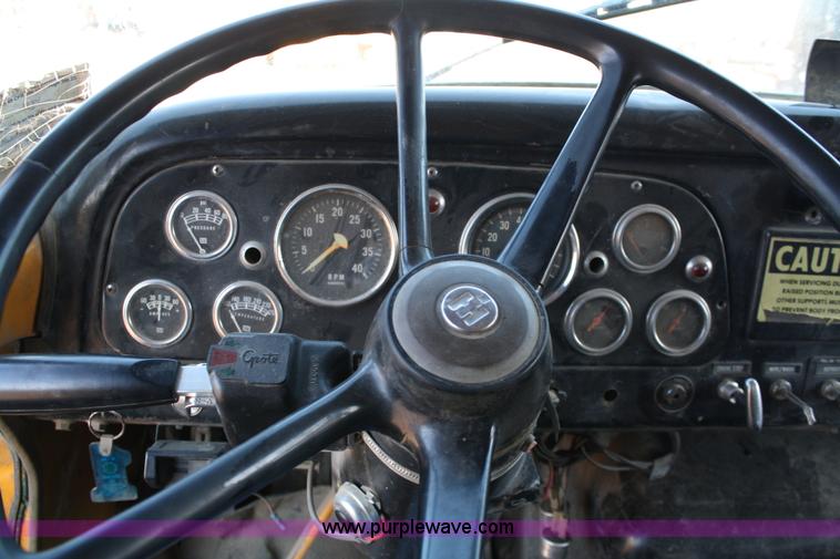 image for item 4793 1978 International Loadstar 1700 dump truck