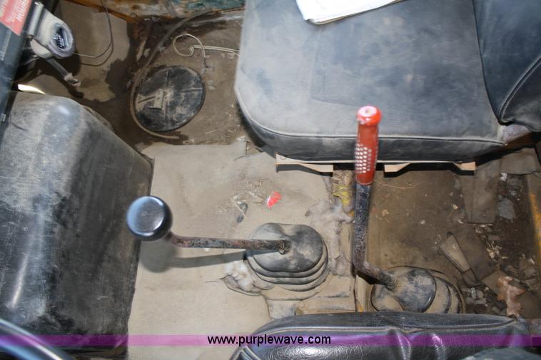 image for item 4793 1978 International Loadstar 1700 dump truck