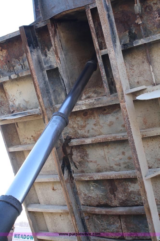 image for item 4793 1978 International Loadstar 1700 dump truck