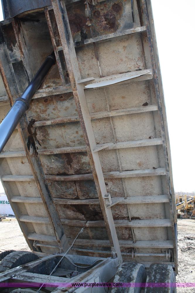 image for item 4793 1978 International Loadstar 1700 dump truck