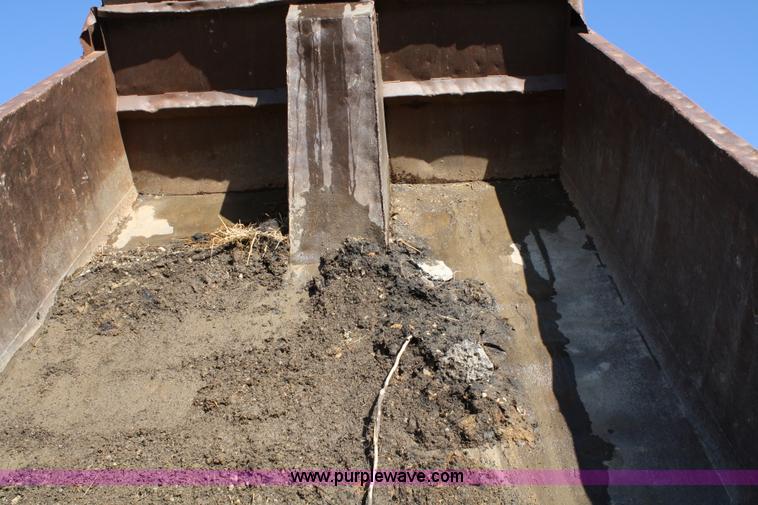 image for item 4793 1978 International Loadstar 1700 dump truck