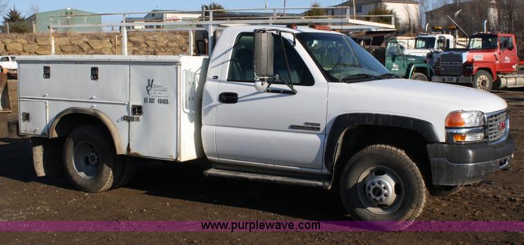 image for item 4795 2001 GMC Sierra K3500 utility pickup truck