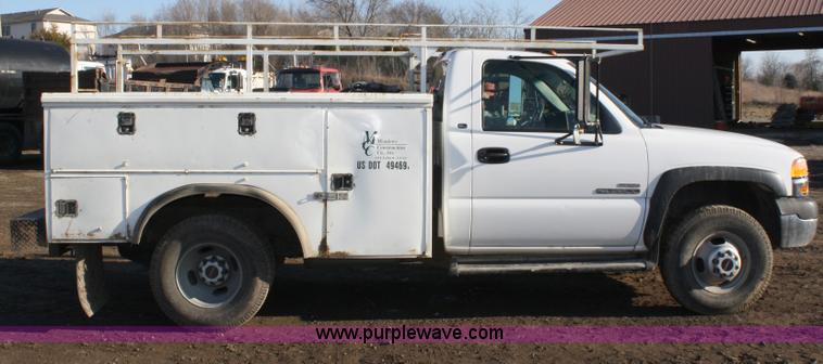 image for item 4795 2001 GMC Sierra K3500 utility pickup truck