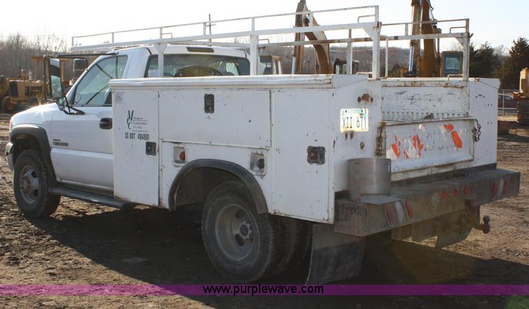 image for item 4795 2001 GMC Sierra K3500 utility pickup truck