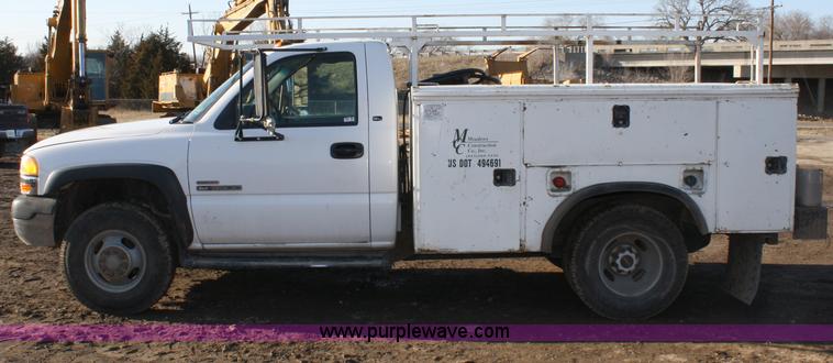 image for item 4795 2001 GMC Sierra K3500 utility pickup truck