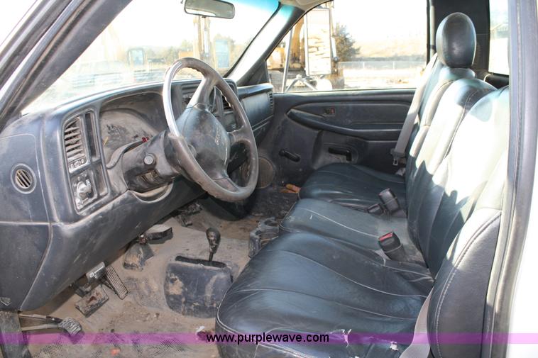 image for item 4795 2001 GMC Sierra K3500 utility pickup truck