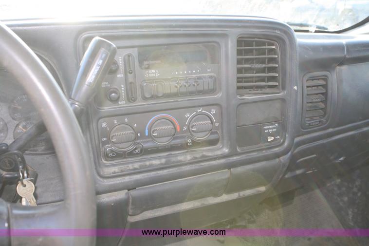 image for item 4795 2001 GMC Sierra K3500 utility pickup truck