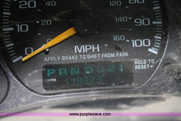 image for item 4795 2001 GMC Sierra K3500 utility pickup truck