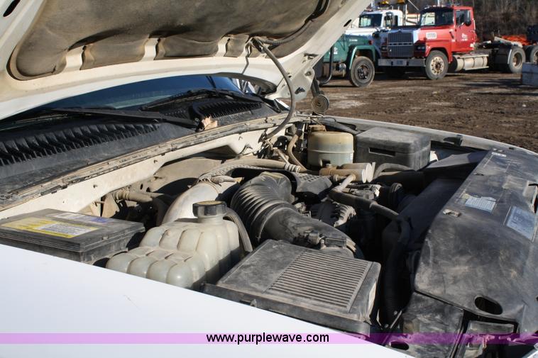 image for item 4795 2001 GMC Sierra K3500 utility pickup truck