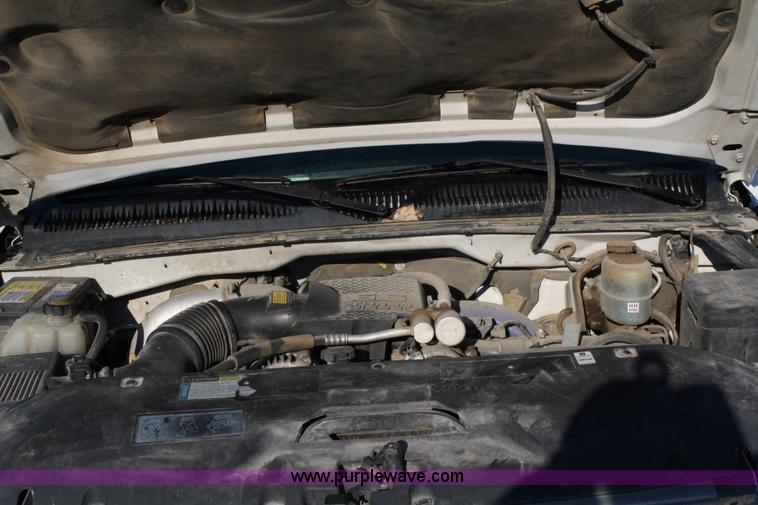 image for item 4795 2001 GMC Sierra K3500 utility pickup truck