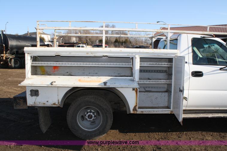 image for item 4795 2001 GMC Sierra K3500 utility pickup truck